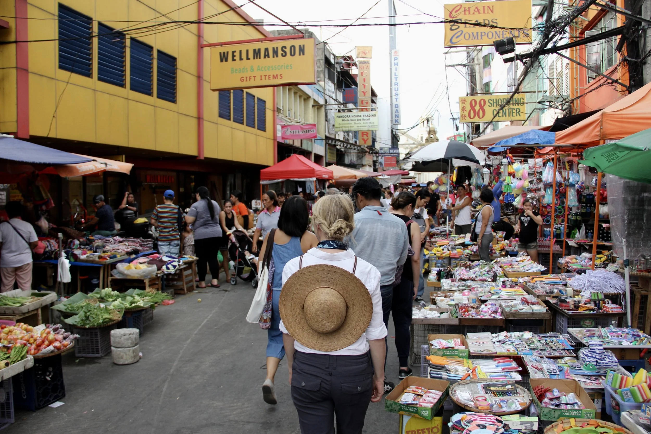 Quiapo streets. Don’t laugh at my tourist hat unless you’re also lily-white and can burn painfully in 5 minutes.