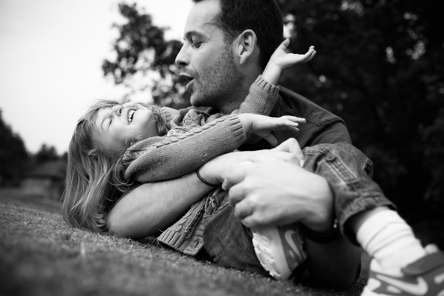 I love this photograph that my wife took during our England Summer 2015: It makes me feel exactly that joy I experience when playing with my daughter, priceless.