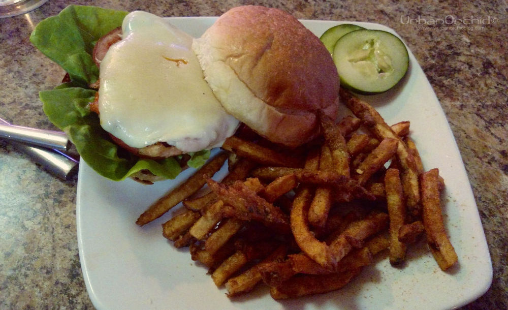 Chicken sandwich with fontina cheese and "scorpion sauce".