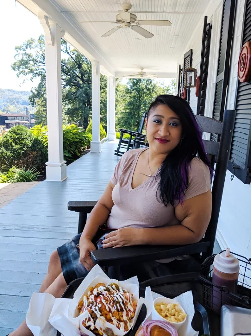 Enjoying the view of the Jim Beam American Stillhouse campus with lunch from Fred’s Smokehouse. My partner and I split Noe’s Nachos, a pulled chicken sandwich, and macaroni and cheese.