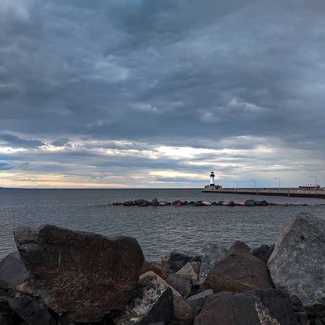 The thing I miss the most about #Duluth is #LakeSuperior 🌊🌊
.
.
.
.
#authenticduluth #visitduluth @visit_duluth #duluthmn #exploreminnesota #onlyinMN #captureMN #captureDuluth #travelmore #citytocity #lakefront #moodygrams #summerstorm #lighthouses