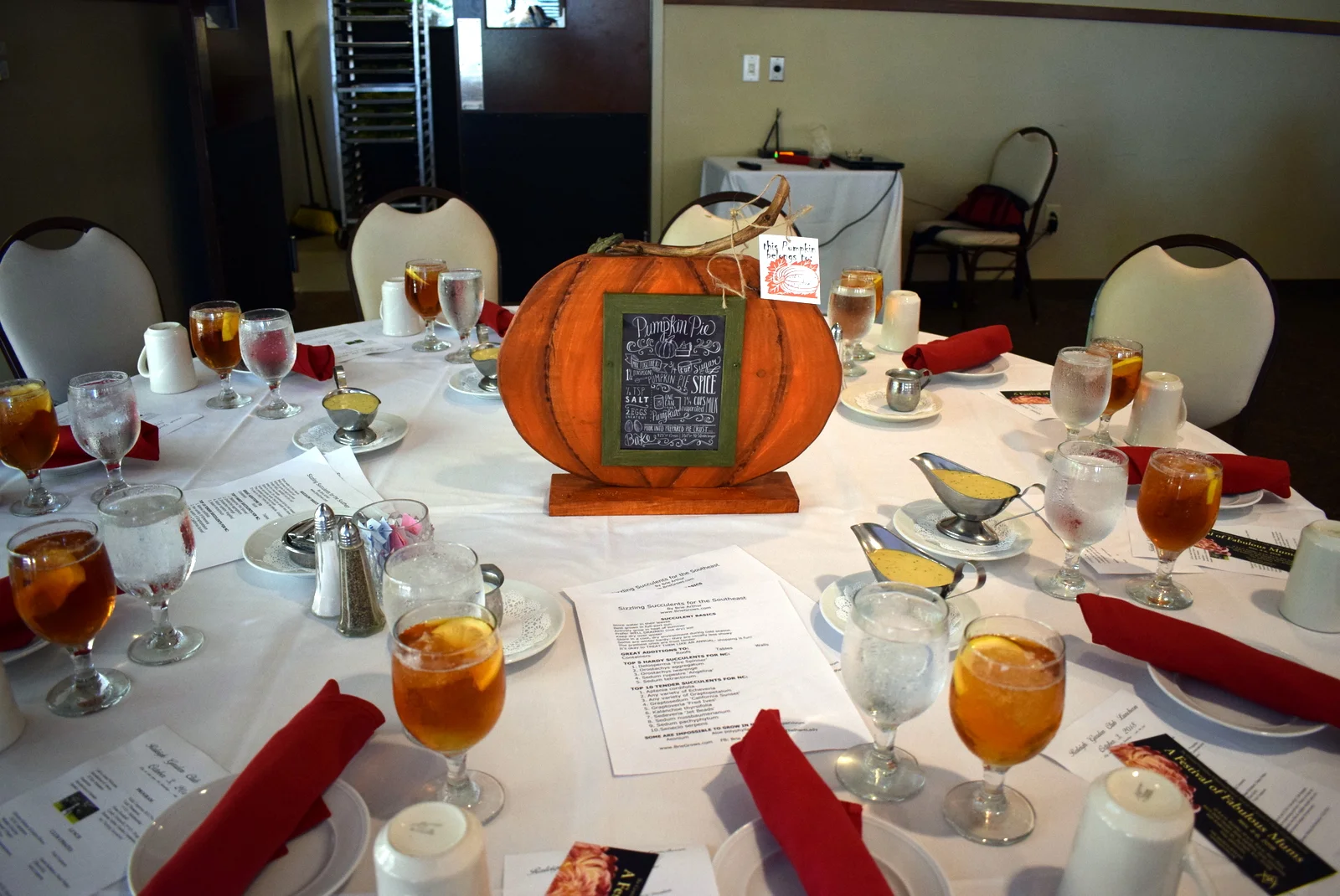 Oct 2018  table centerpieces made by Marian Campbell.JPG