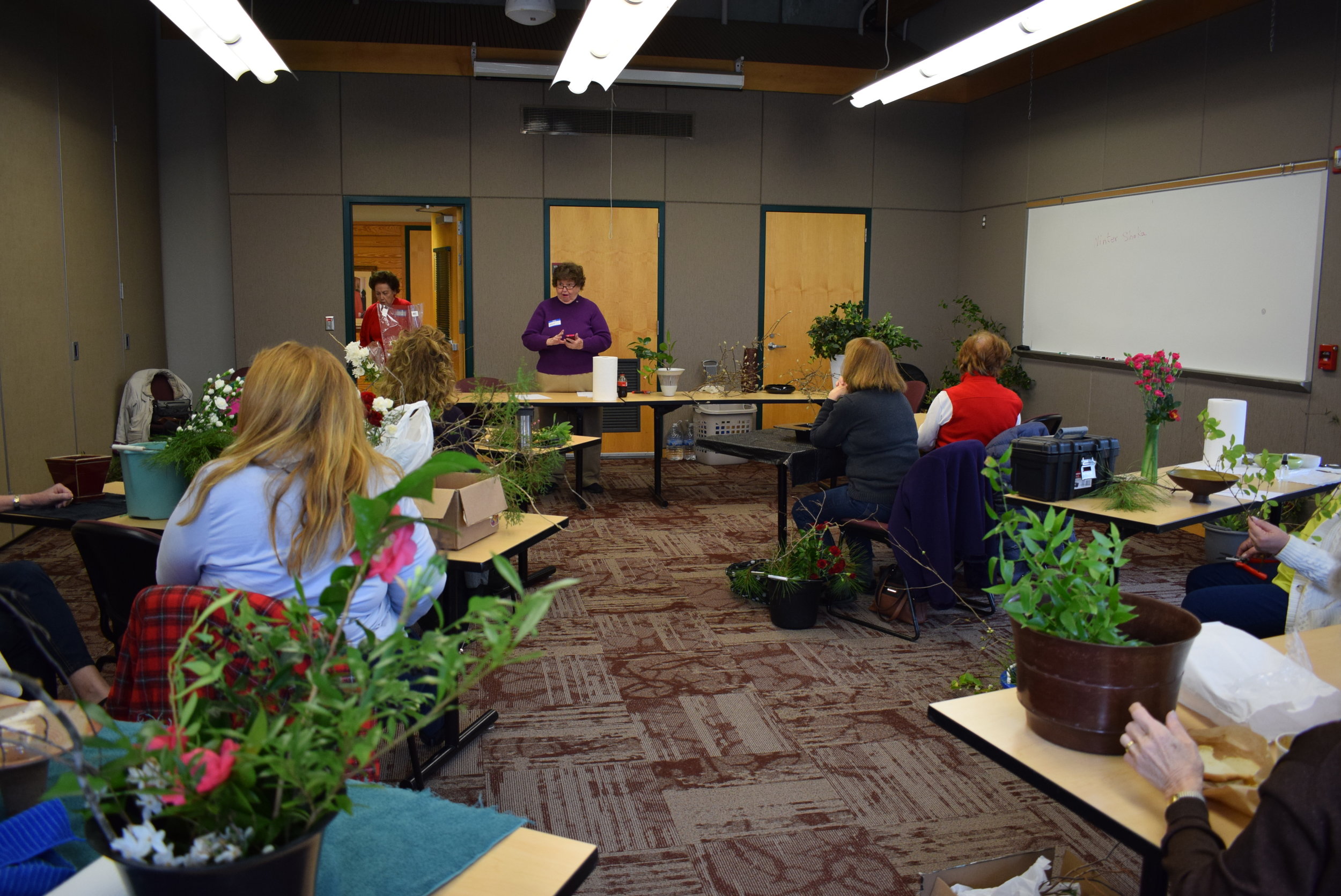 Ikebana workshop - Jane Barbot teaching.JPG