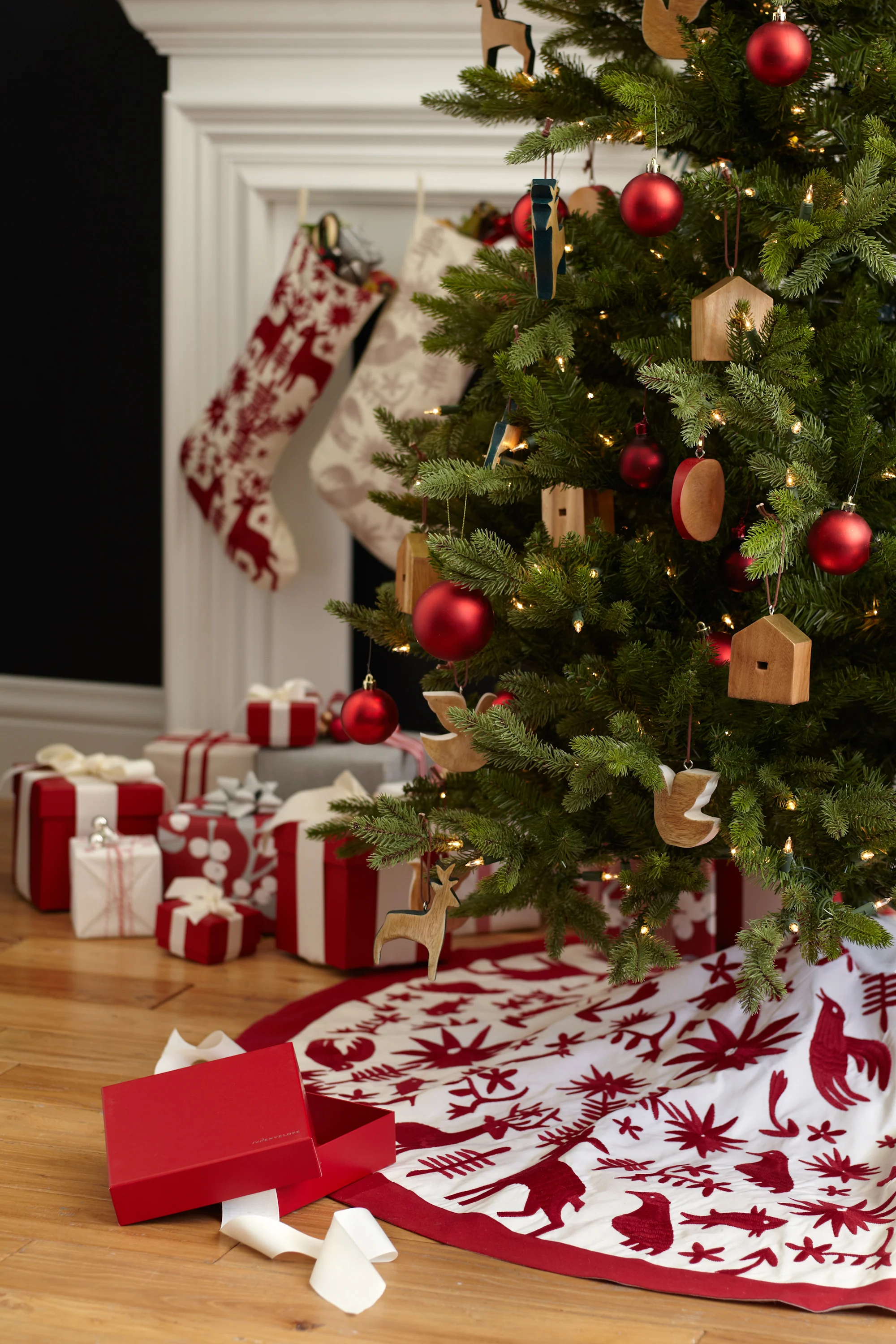 FH13_XmasTreeSkirt.jpg