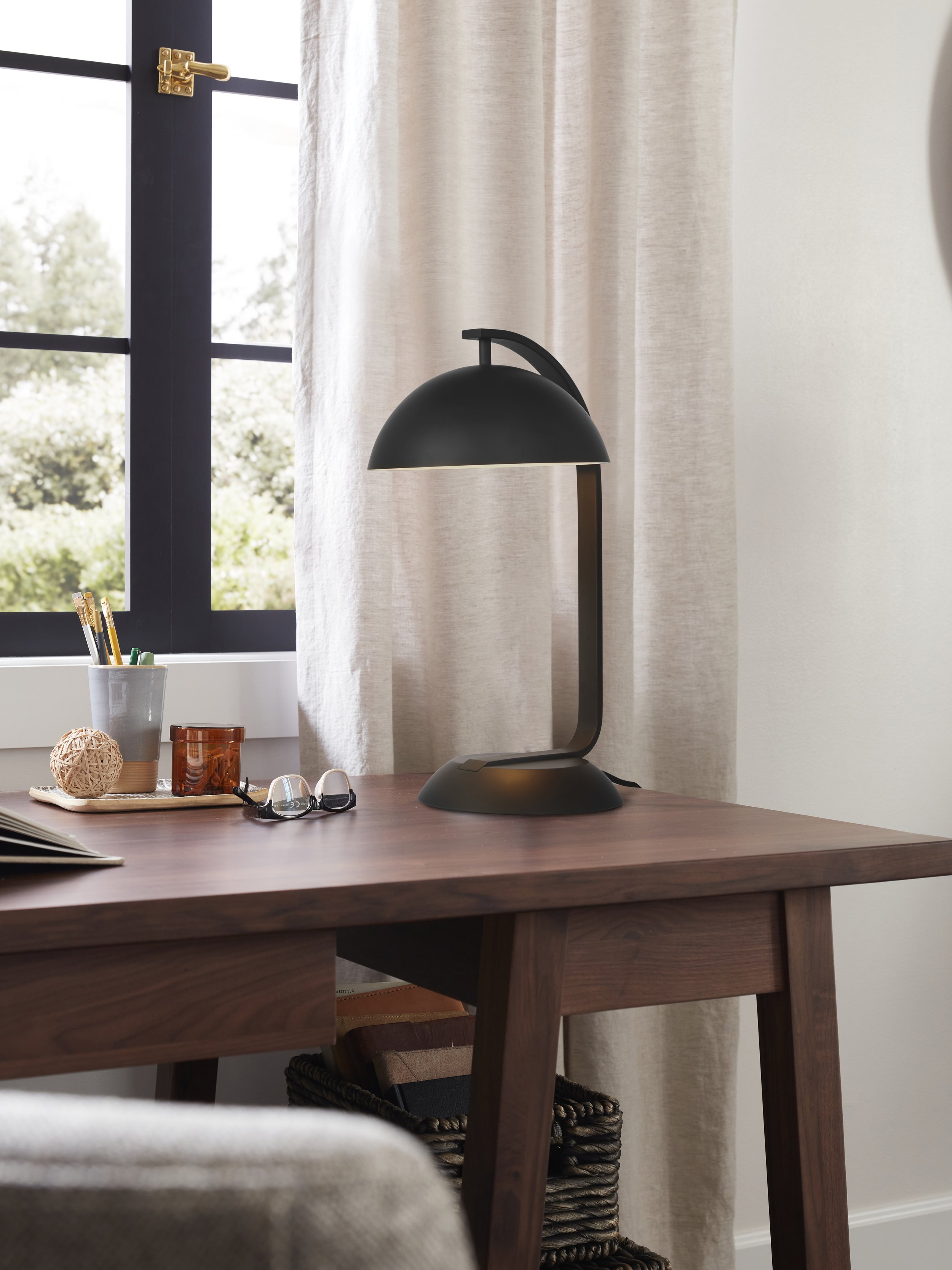 2021Q3_Living_Traditionalist_Fairview_Task_Table_Lamp_Sell_V1_0575_A5407_crop.jpg