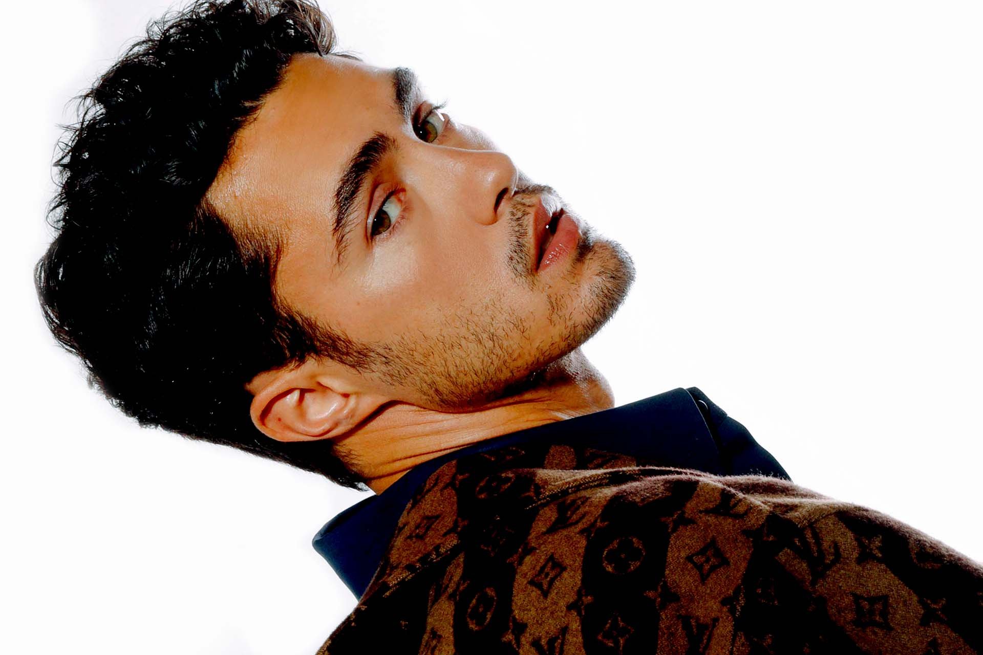 VMAN - Darren Barnet