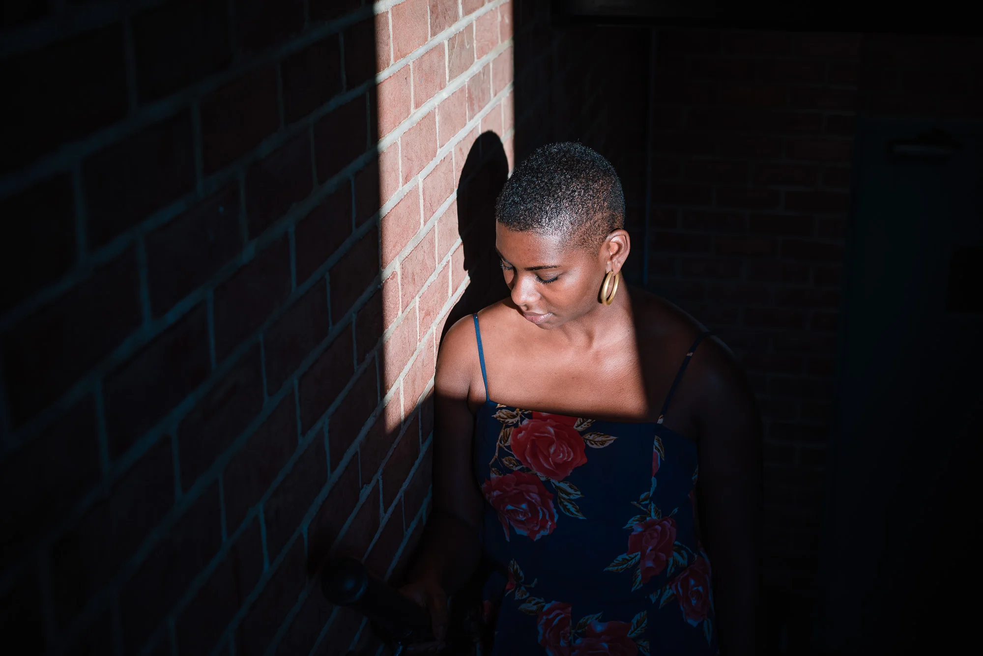 Light pockets, short hair and hoop earnings.