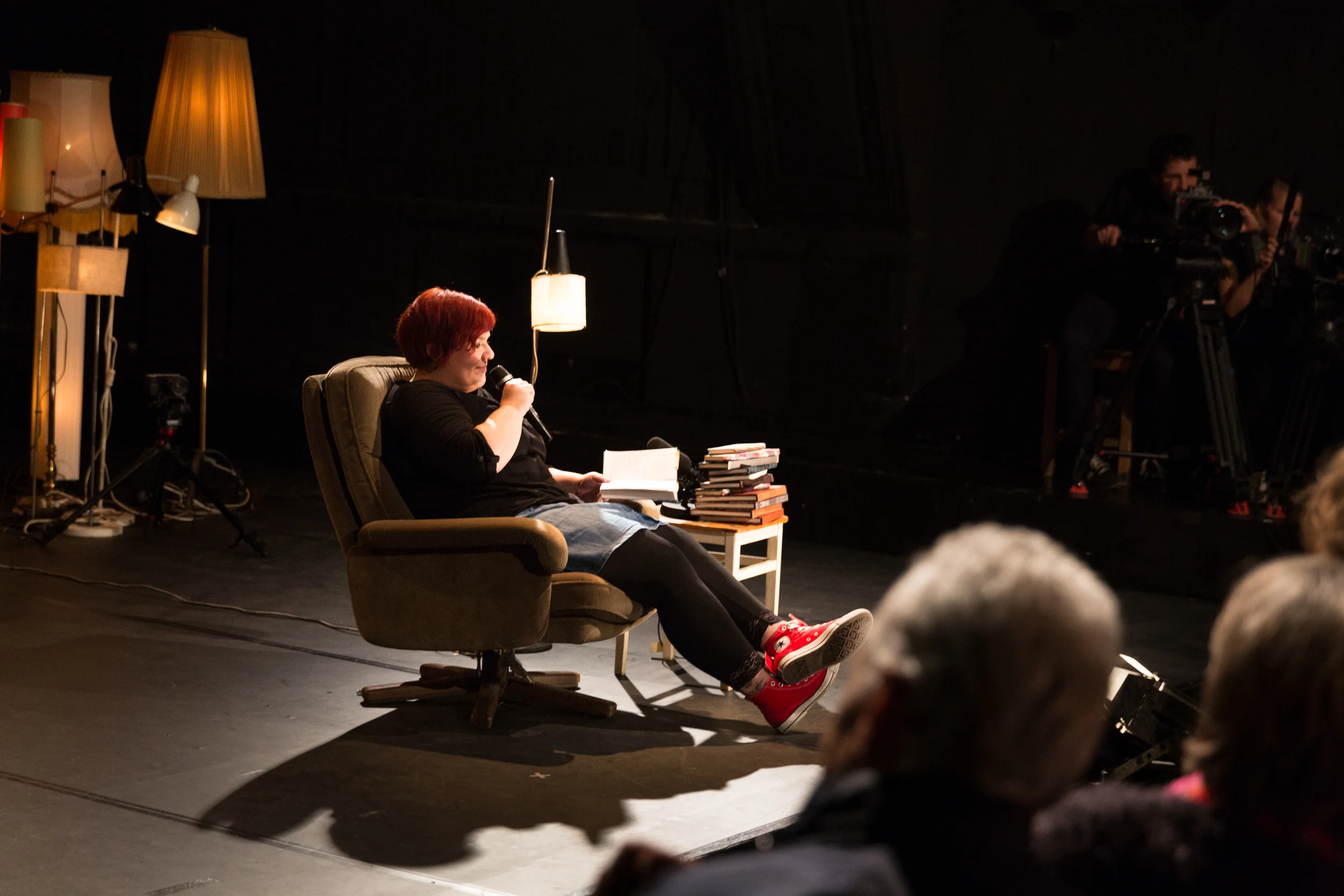 "Wehe sie baggert ihn an, die Bitch!"