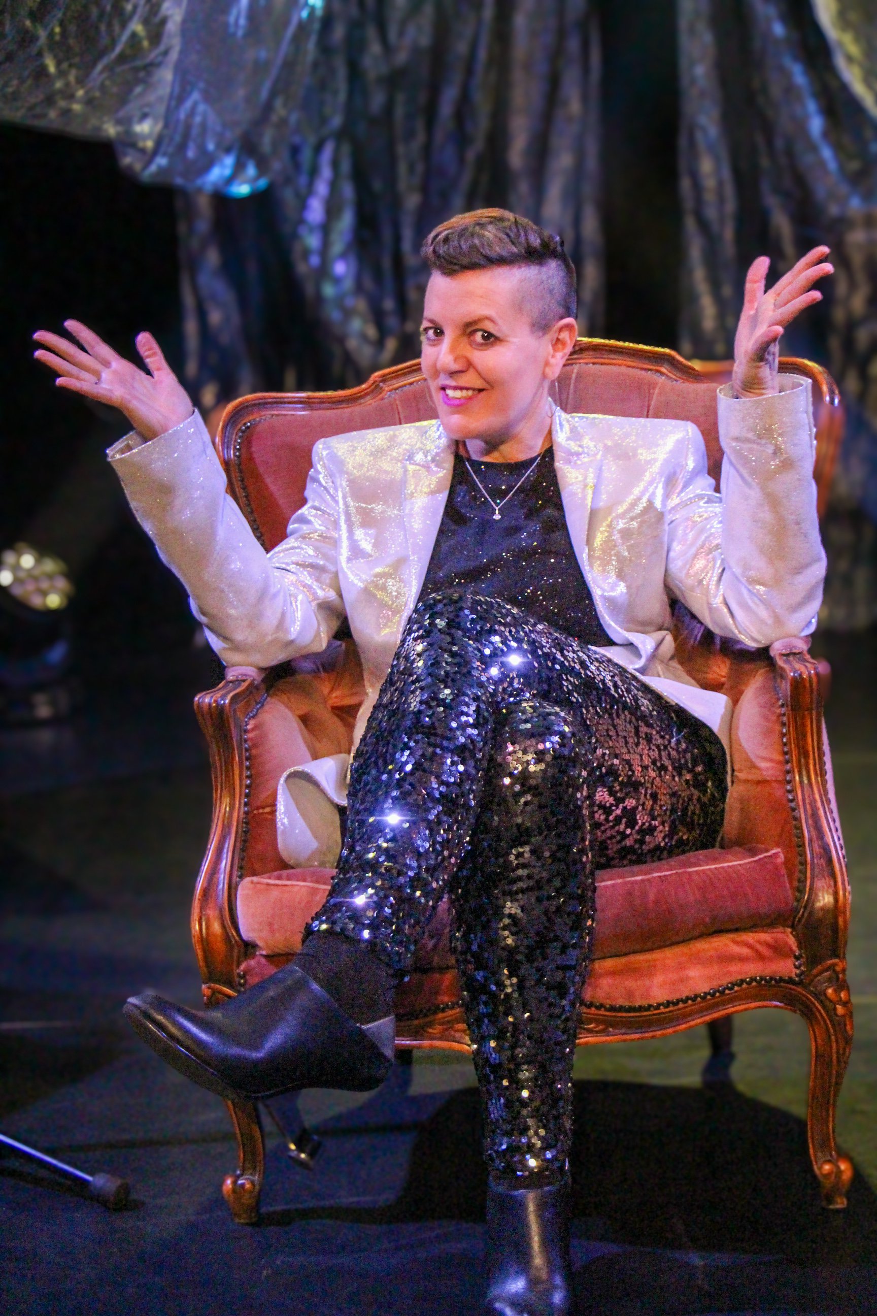 Glitzer Diana_c_Mia Löbl.jpg