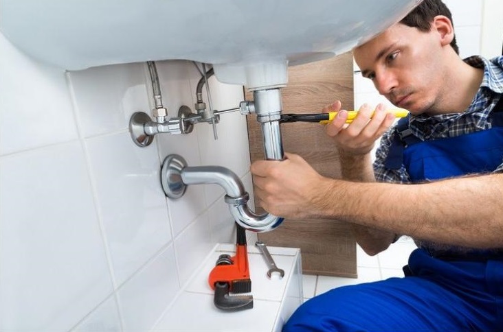 Five Essential Plumbing Tools Every Household
