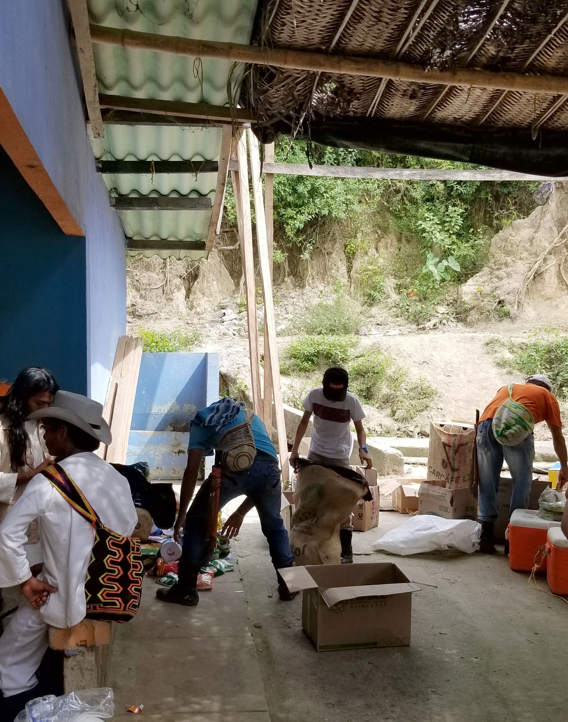 Getting ready to load up the mulas and start heading for camp numero uno to set up ahead of us