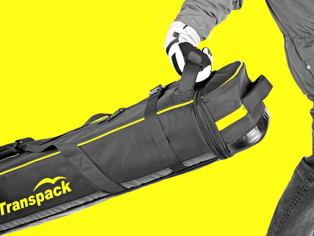 Padded Carry Handle: Top and front padded pull handles