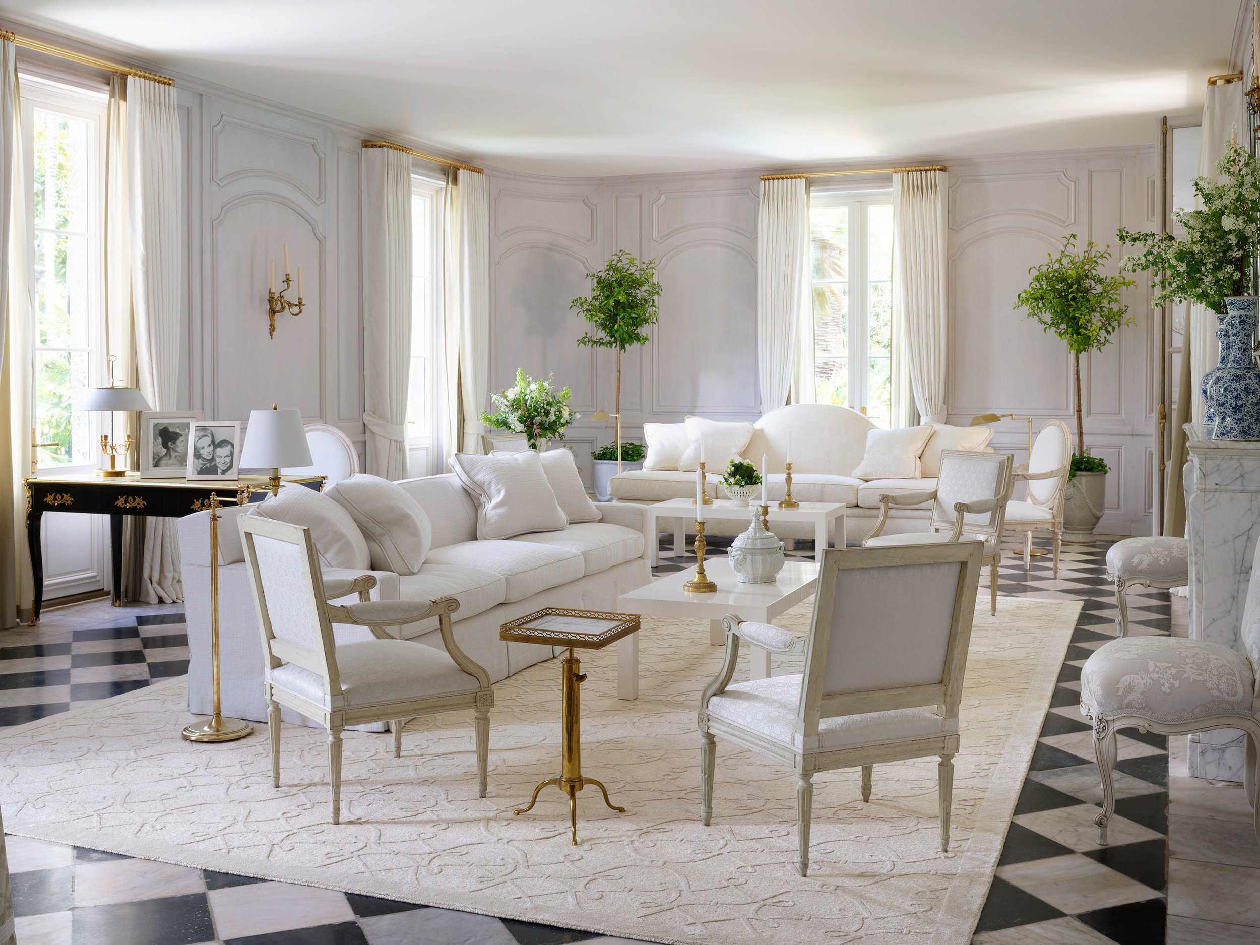  It's well evidenced that I have long been an admirer of Aerin Lauder, her company and just about everything she creates. I love her sense of style, so when AD published photos on her recently renovated Palm Beach home, I was over the moon. As a desi