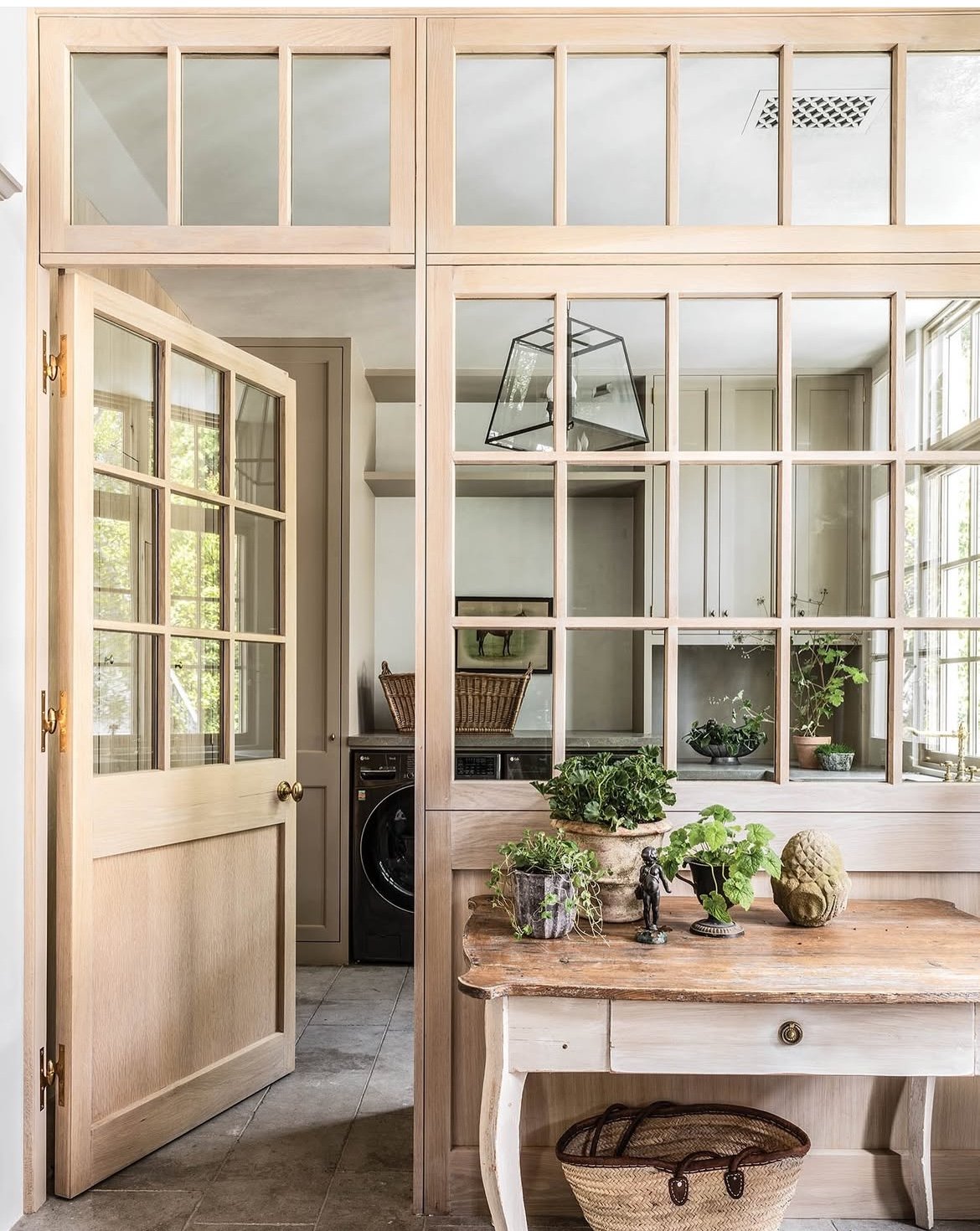 Pause and Breathe : Thoughtfully Designed Interiors that Invite you to Reflect 