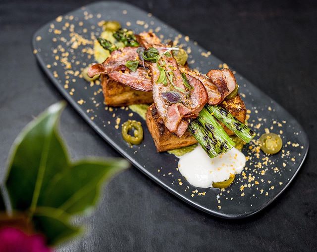 French Toast...but NOT as ya know it. 👋🏽 This cheesy edit comes with ultra-crispy bacon, asparagus, green romesco, pickled jalapenos &amp; cured egg yolk. ⚡ #hobbawolfpack