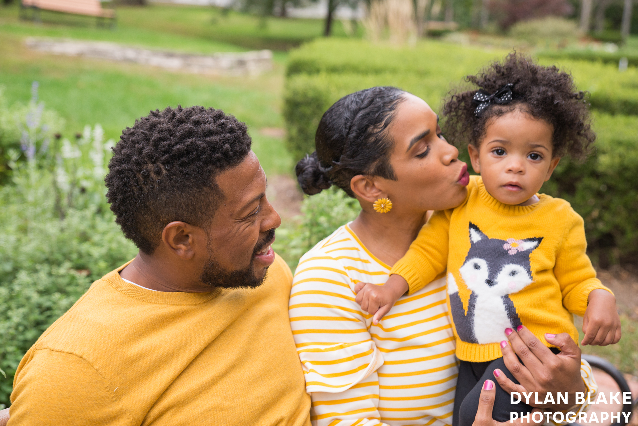 cruz-family-portrait-bowen-park-waukegan-12.jpg