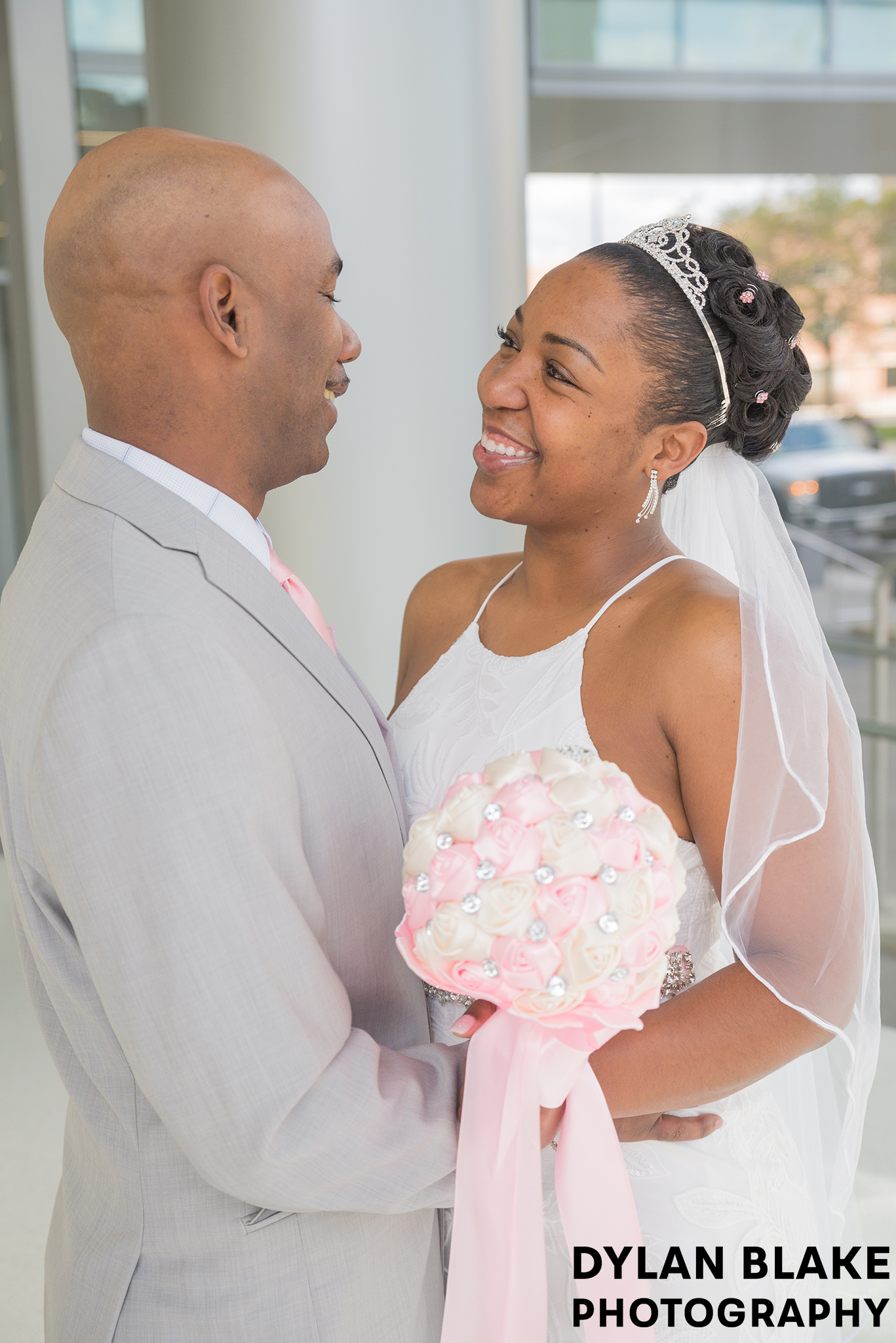 1-lake-county-il-courthouse-wedding-formal-portraits-03.jpg