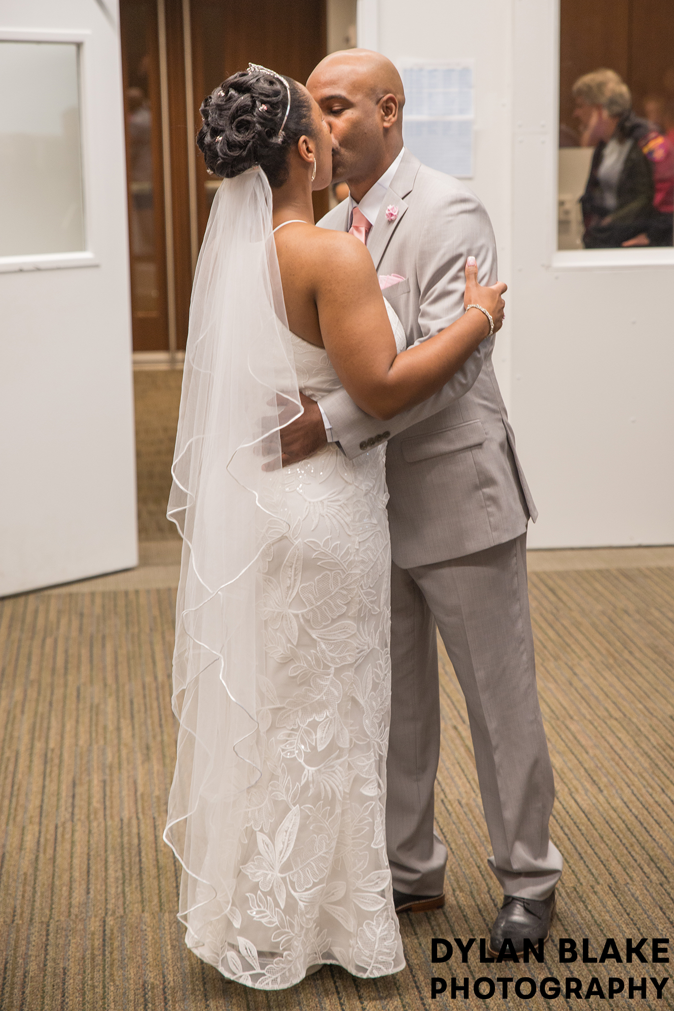 2-lake-county-il-courthouse-wedding-ceremony-03.jpg