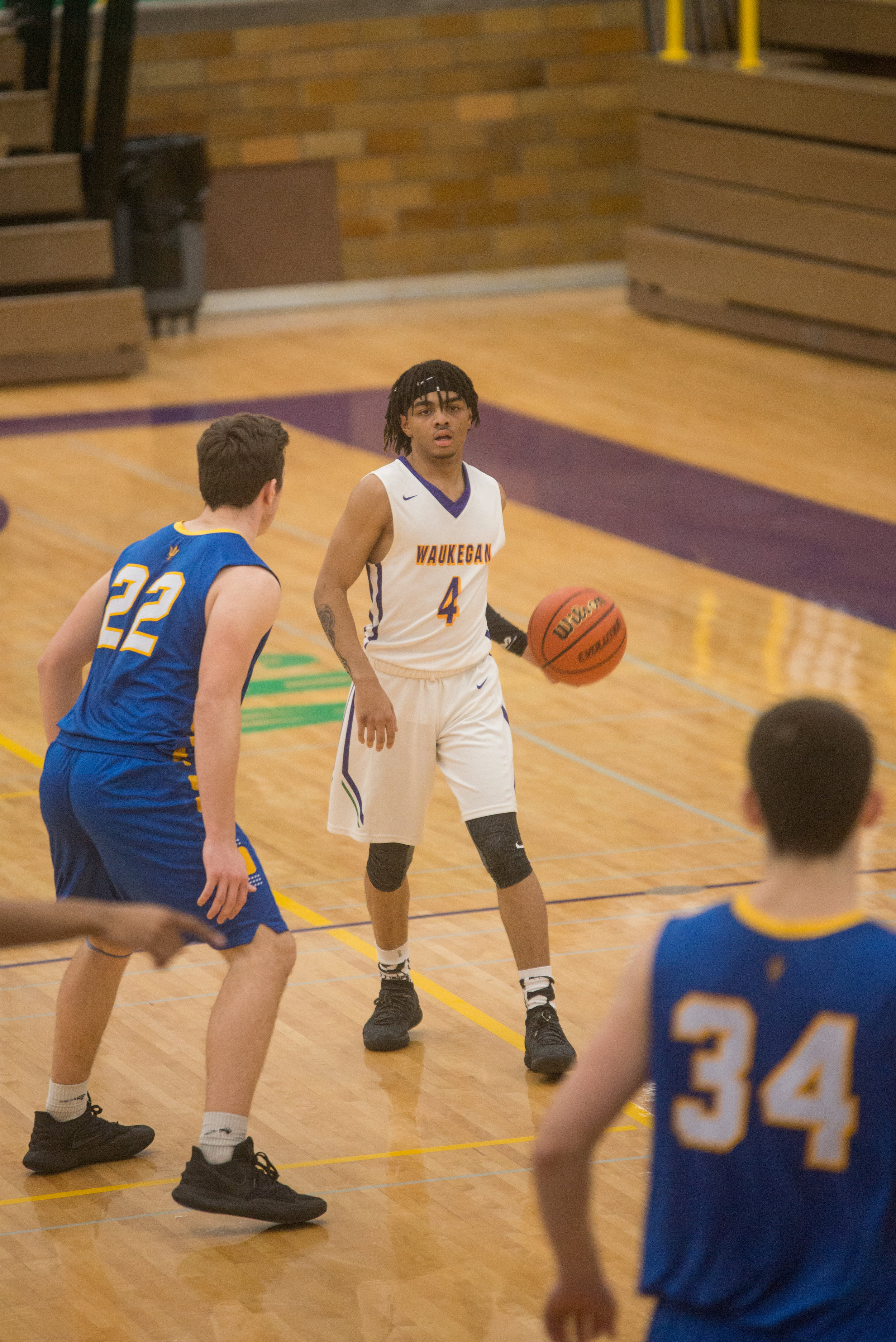 20-Andre-White-Jr-looks-for-a-pass-vs-Warren.jpg