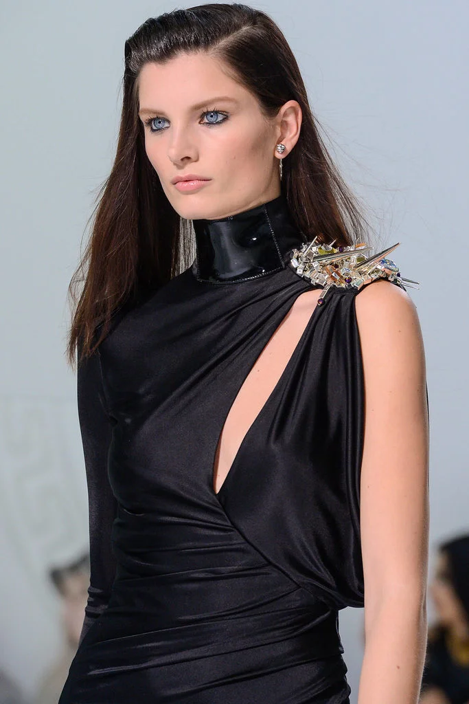  Versace Fall Winter 2014. Embroidery by Meera Embroidery. For a quotation please contact: info@meeramittal.com 