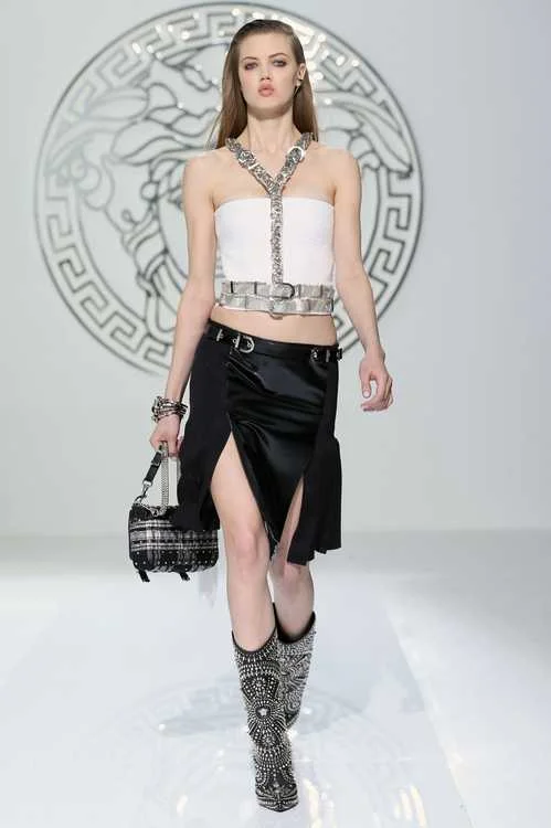  Versace Fall Winter 2014. Embroidery by Meera Embroidery. For a quotation please contact: info@meeramittal.com 