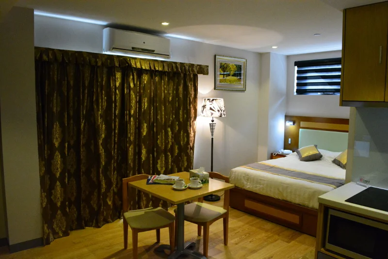LOUNGE3.jpg