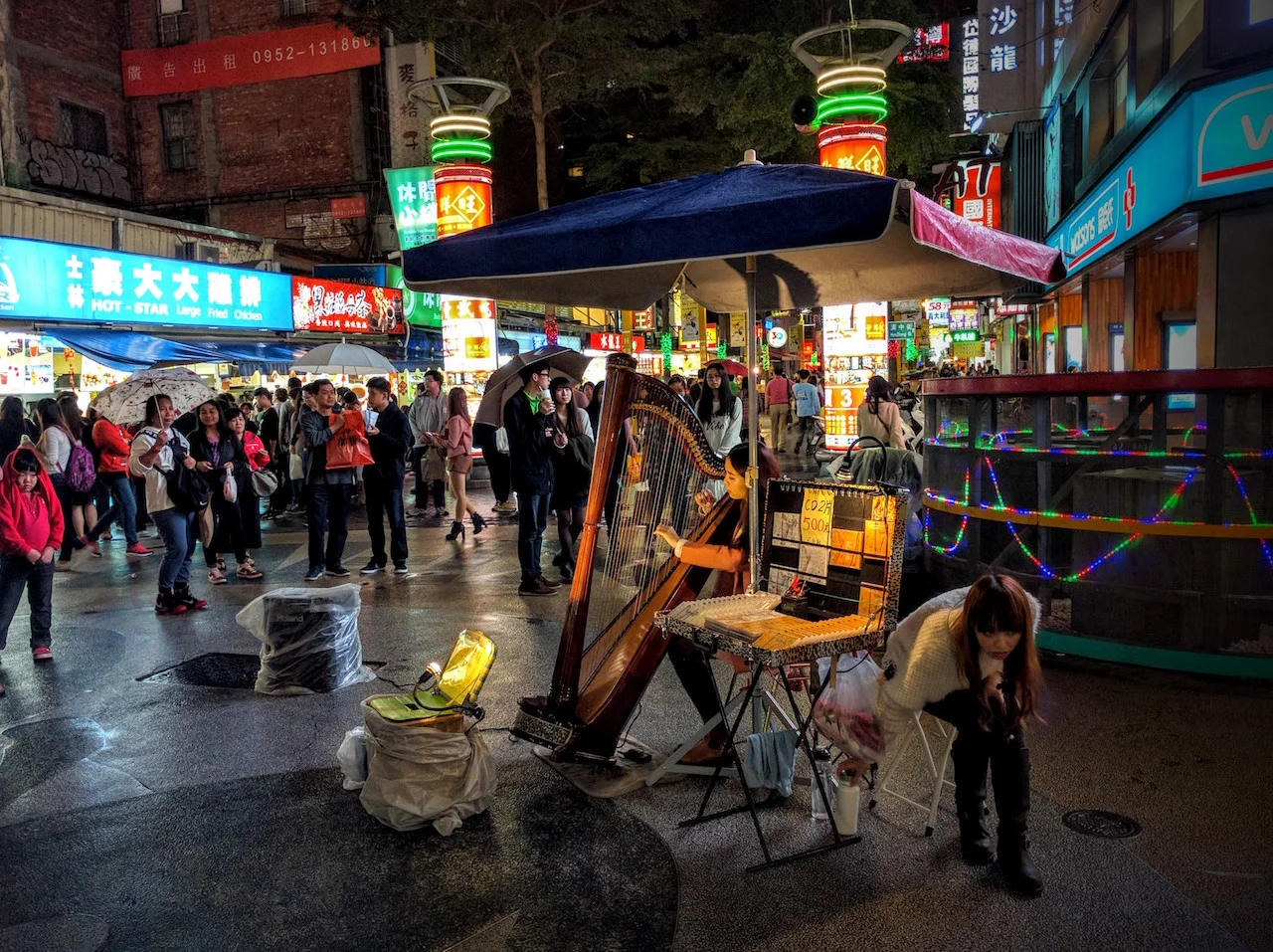 把竖琴搬过来也是蛮厉害的