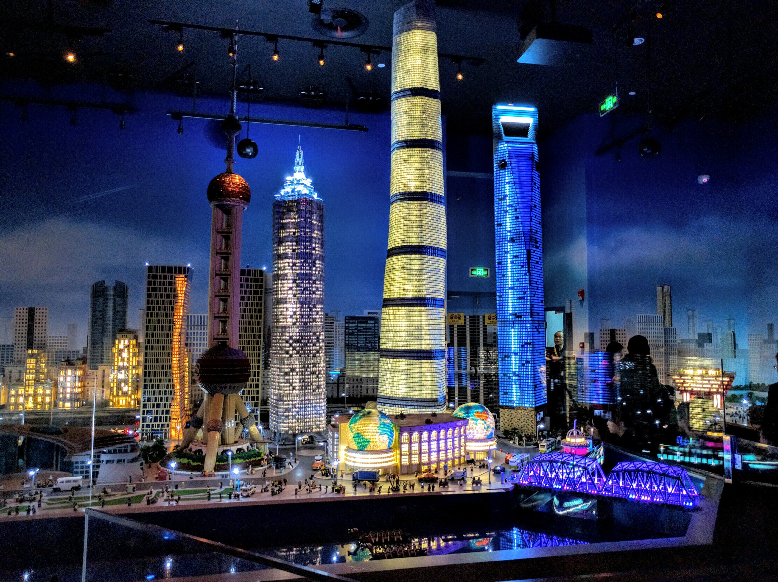 可惜我们去的时候东方明珠坏了
