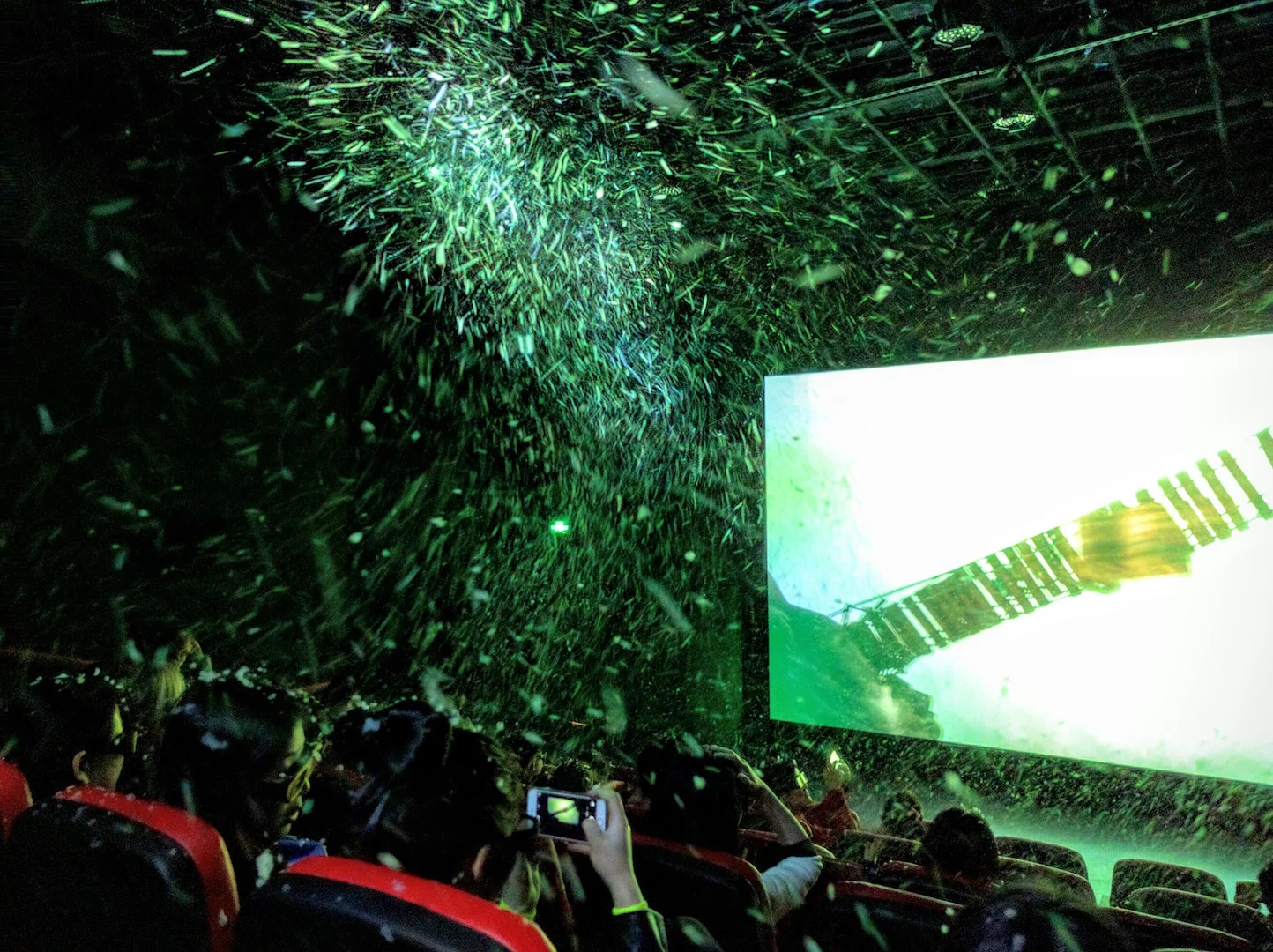 4D 影院,3D 效果很不错