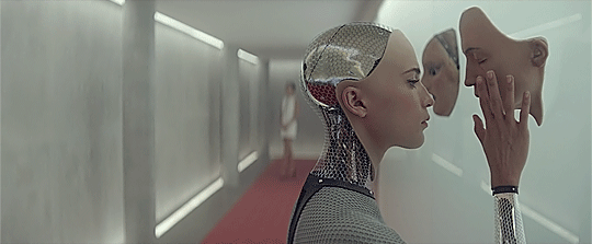It’s an extra special week as, for the first time, one of us awards a film full marks! But which one of us gives the accolade to Alex Garland’s Ex Machina? Listen in to find out! We also discuss playing songs backwards to discover Satanic messages, the redemption of Michael Bay (Michael Bae?) and doing the right thing. SHOWNOTES I thought we were Quiet Riot Twisted Sister - O Come All Ye Faithful You ain’t seen Bad Boys II? Her (trailer) Aerosmith - Pump