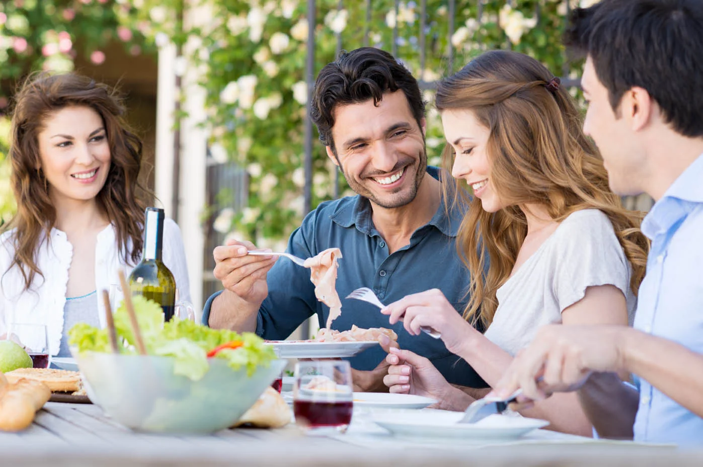 INTRO_bigstock-Group-Of-Happy-Young-Friends-H-48108995.jpg