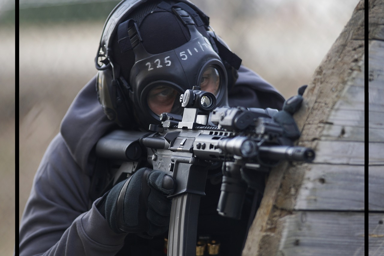 Soldier with machine gun.jpg