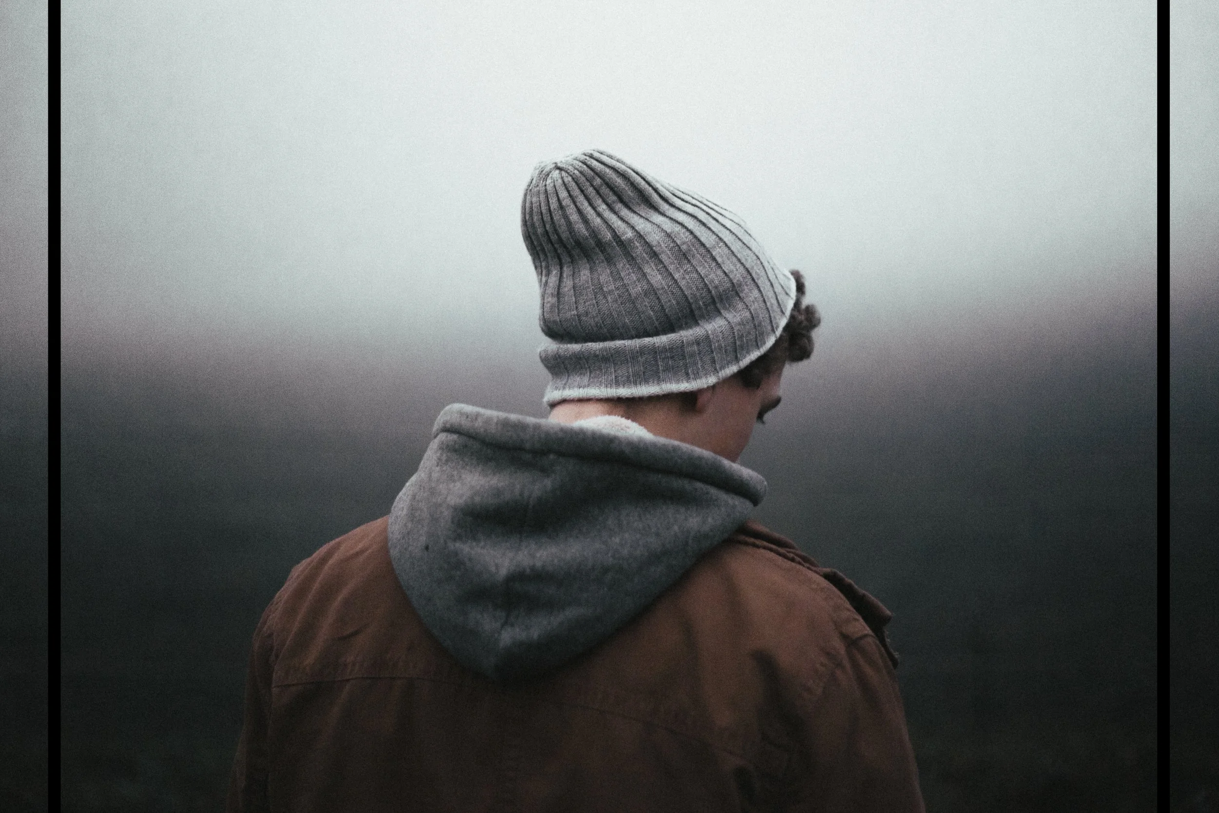 Teen from back - hat - sombre.jpg