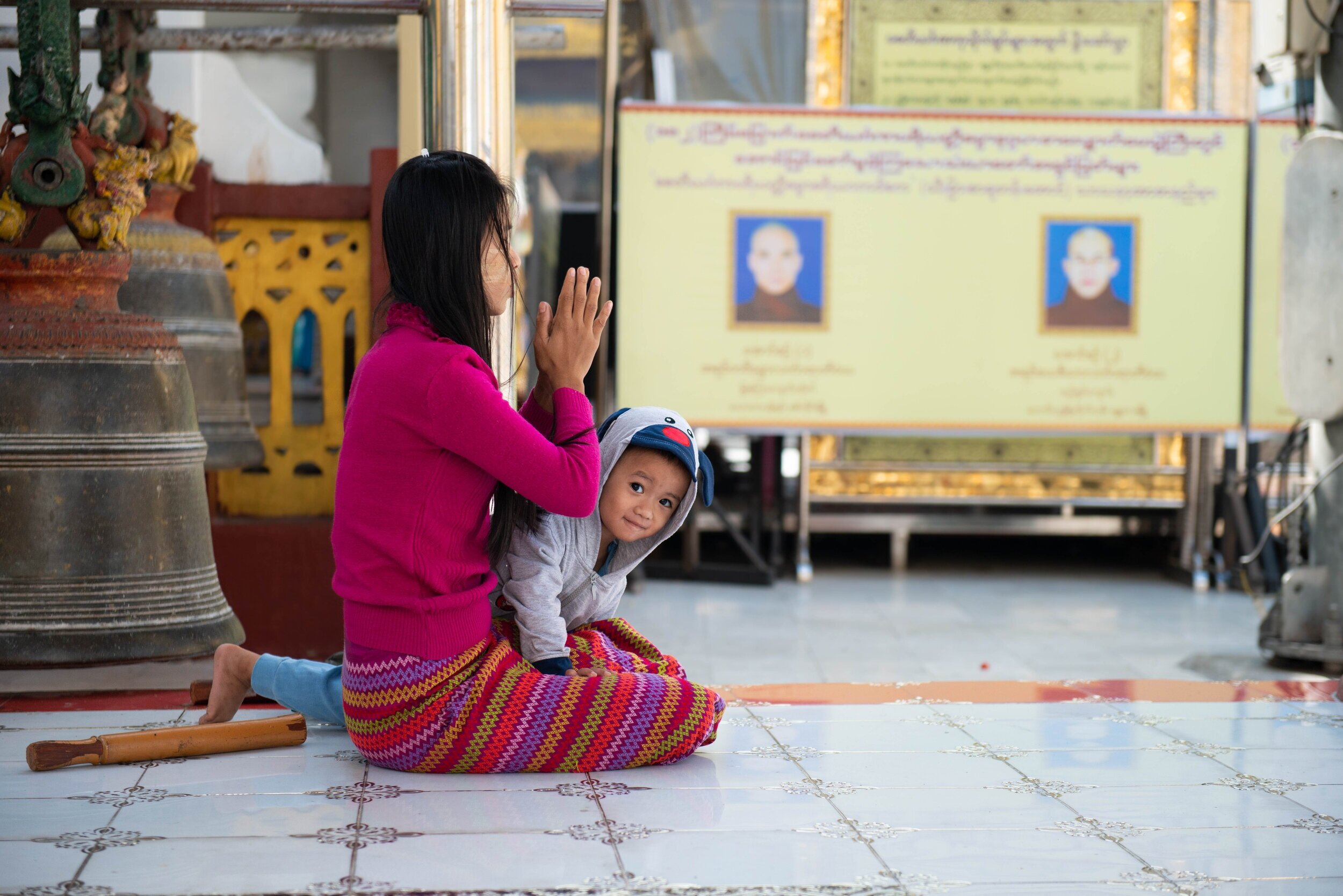 Mother+and+son_Shewdagon+Pagoda_Yangon%2C+Myanmar_KatieA-W_72ppi.jpg