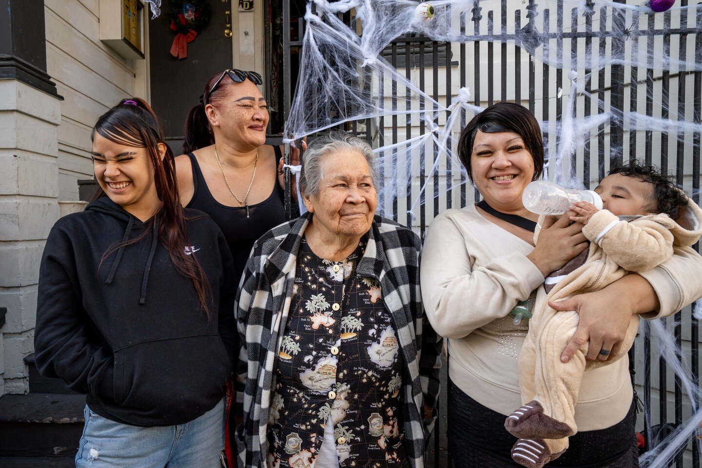 📍San Francisco, CA | #onassignment for @sfstandard | Words by: @oliviacruzmayeda | Thanks @rjmickelson assignment 
.
.
.
&quot;Evelyn Shauf&rsquo;s landlord gave her 72 hours to vacate the Mission apartment she&rsquo;s called home for the past 40 ye