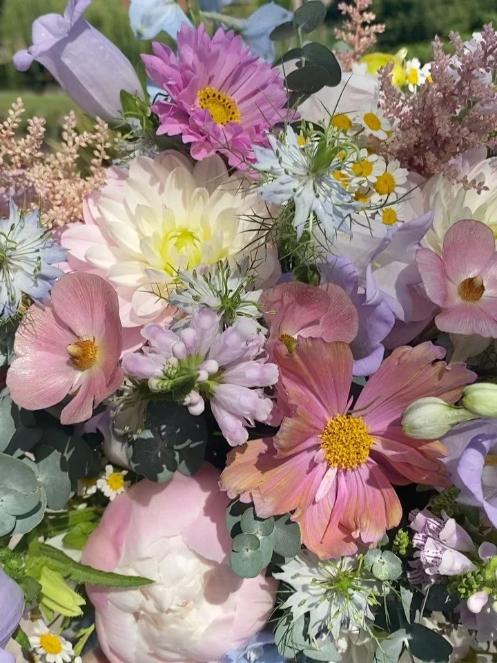 A Summer throwback to Katie and Haydns weddings at the beautiful Brinsop Court &hearts;️ Loved the summer combination and smelling amazing with peonies and sweetpeas 🌸💕