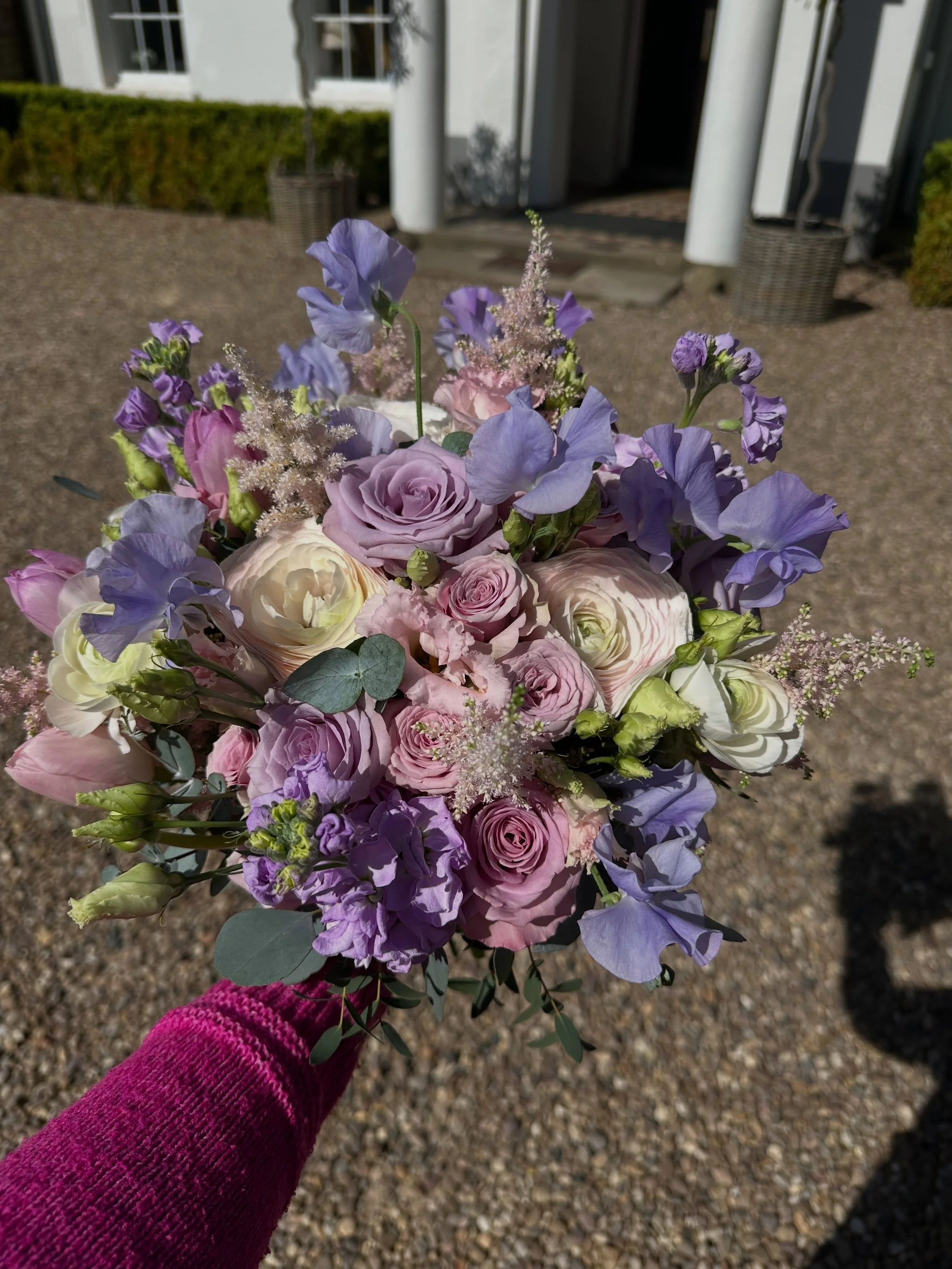 Serena and Michael&rsquo;s beautiful wedding at the stunning @glewstonecourt 💕 I loved the lilac and soft pink tones, all smelling beautifully with sweetpeas and stocks 🌸