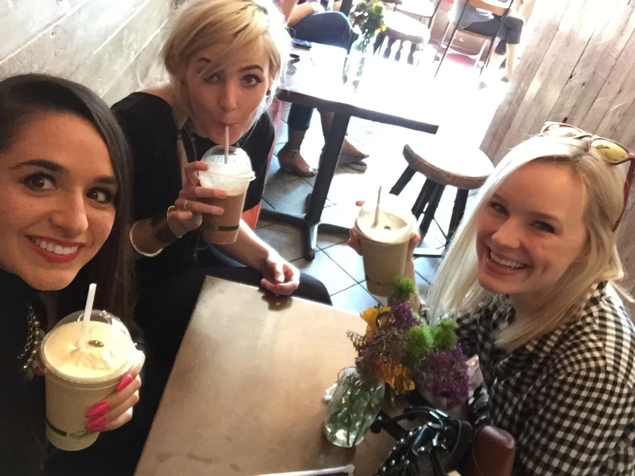 amazingggg vegan place in LA (The Punchbowl) with the BESTTTT smoothies ever. 
