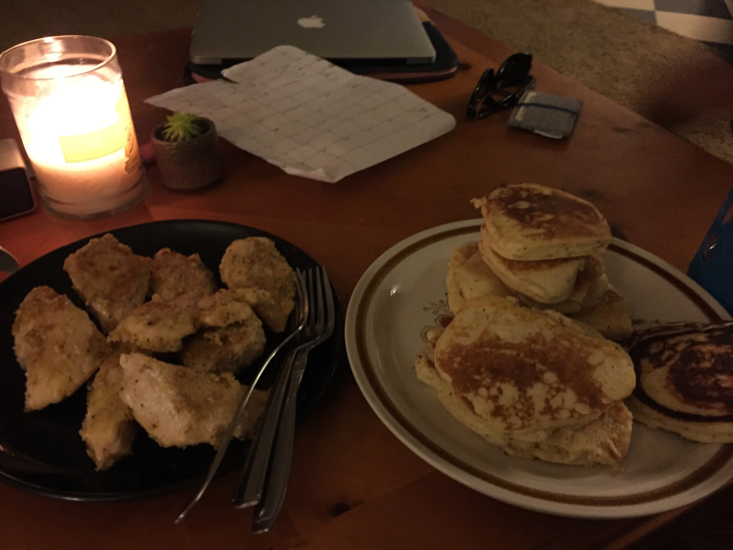 gluten free fried chicken & gluten free pancakes???! MY IDEA OF HEAVEN!!!!!!!!!!!!!!!!!!!!! I could probably eat this every night. i ate all of this. just kidding... i wish.