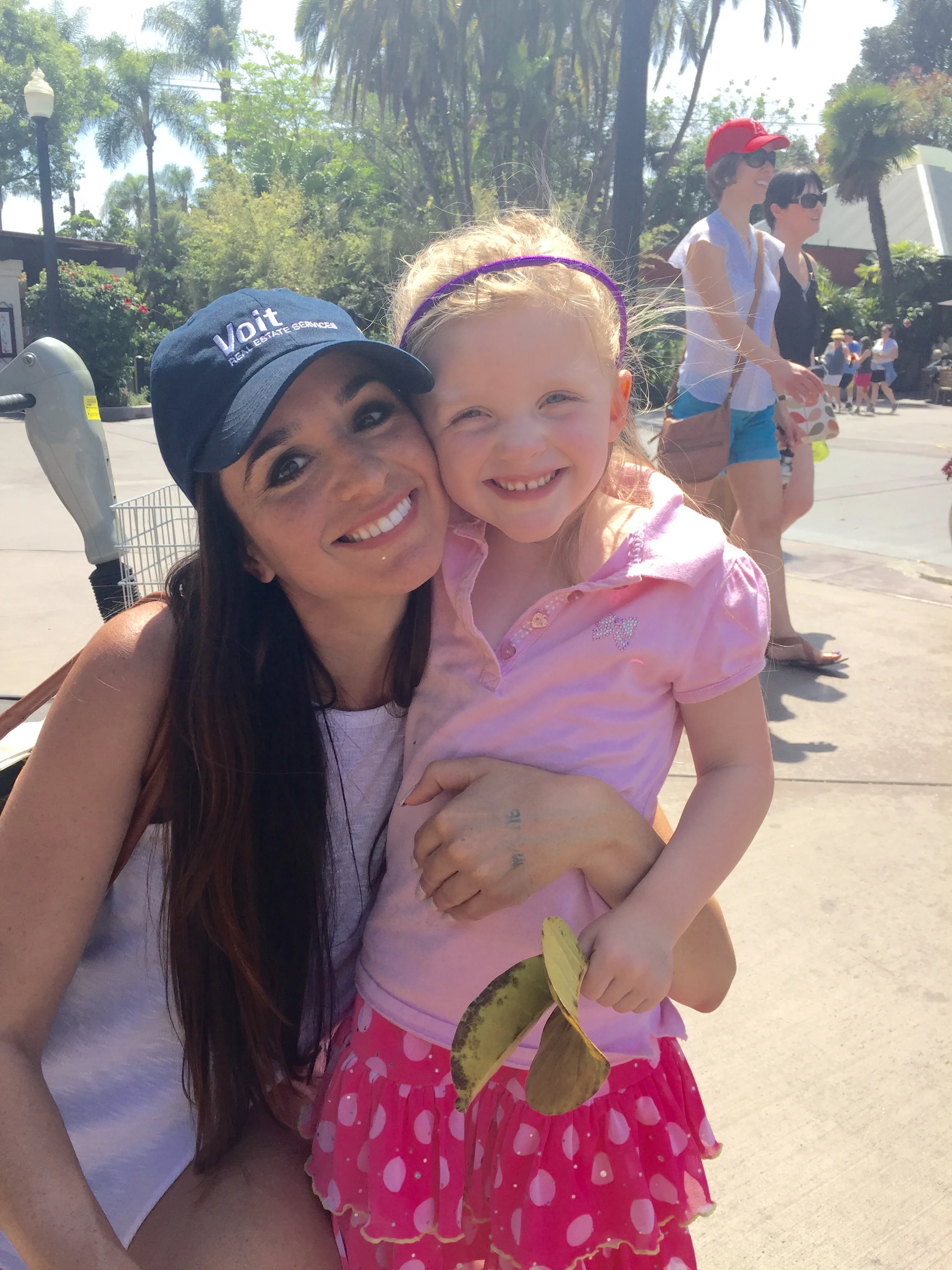 at the zoo a lil sick- but with the cutest kids ever.