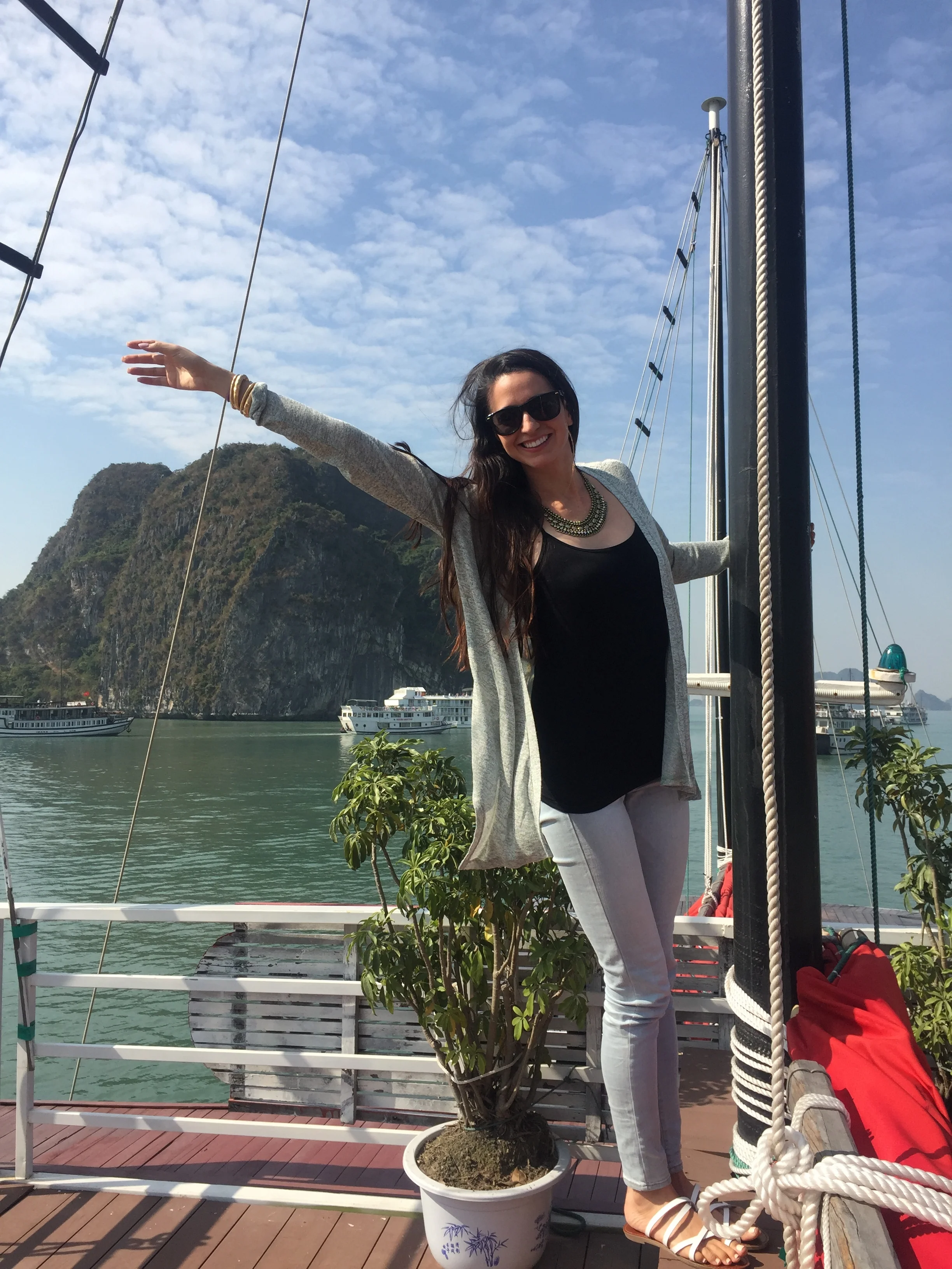 can't handle the beauty that is Halong Bay. a beauty so disorienting that I do the weirdest poses to try & compete. 