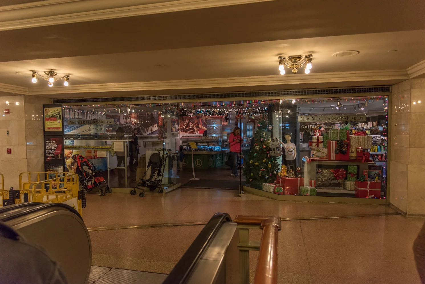 ROCK MAMA NYC LIFESTYLE BLOG - HOLIDAY TIME IN GRAND CENTRAL STATION