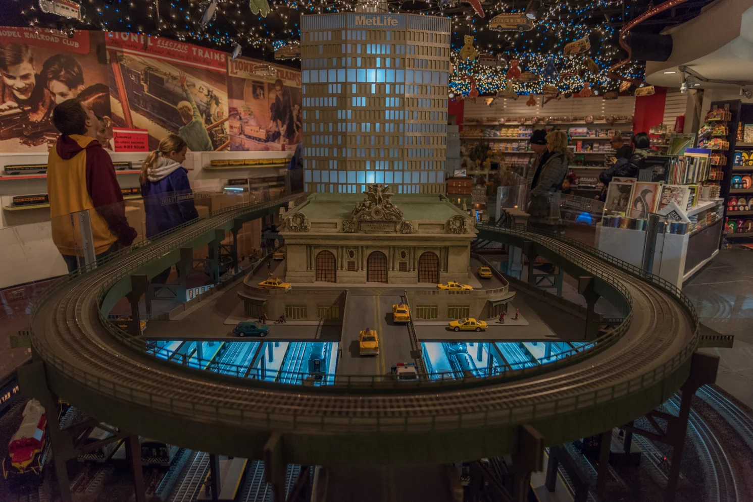 ROCK MAMA NYC LIFESTYLE BLOG - HOLIDAY TIME IN GRAND CENTRAL STATION
