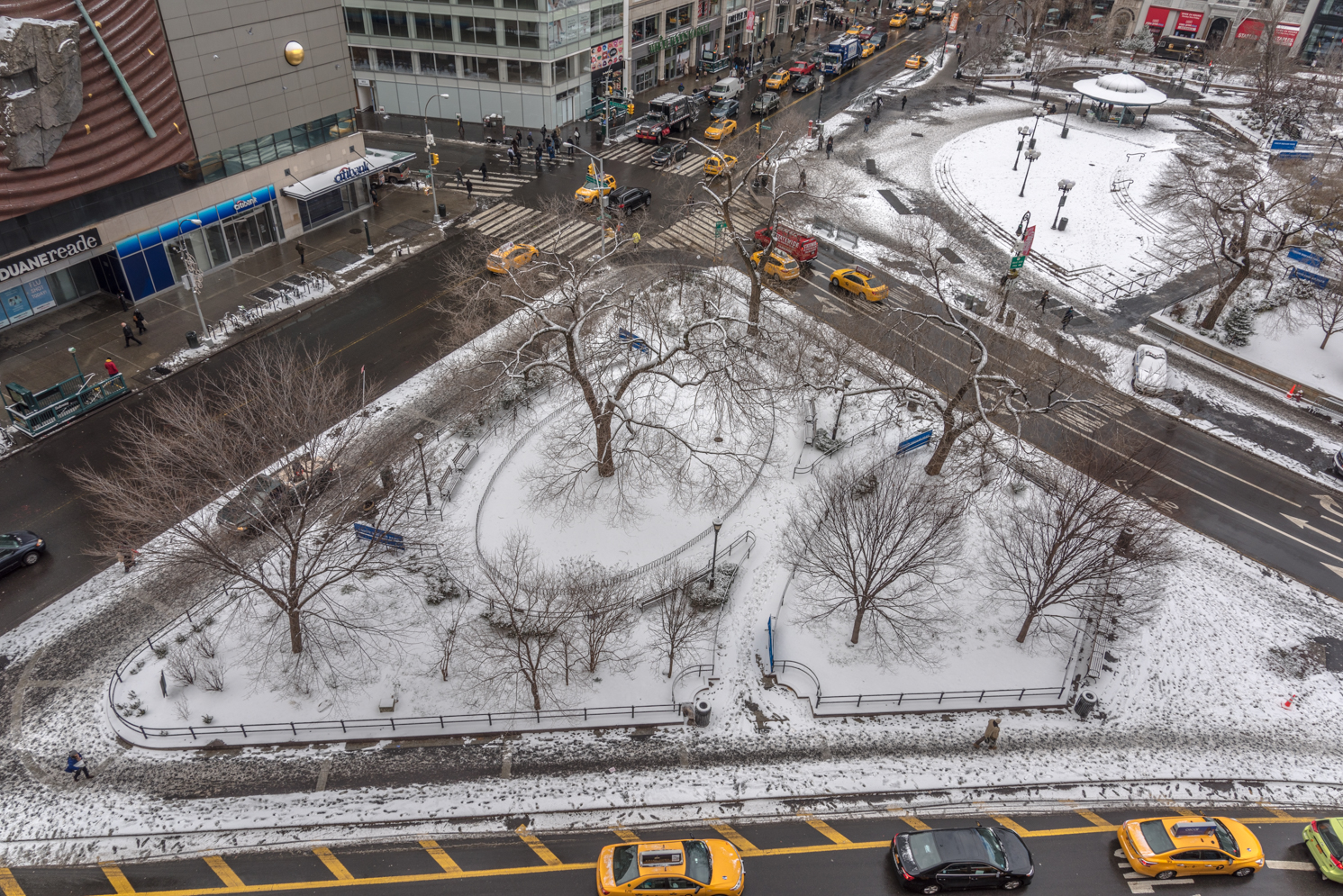First Snow Fall Of 2015 At Union Square Park, New York City — Rock Mama NYC