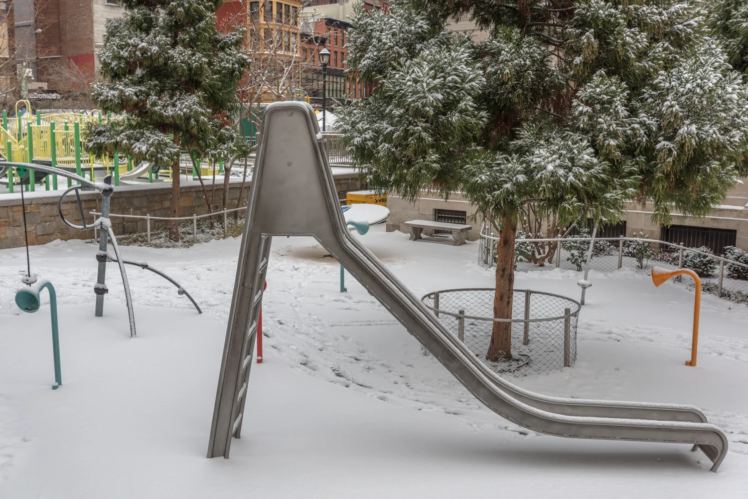 ROCK MAMA NYC LIFESTYLE BLOG - FIRST SNOW FALL OF 2015 AT UNION SQUARE PARK NEW YORK CITY