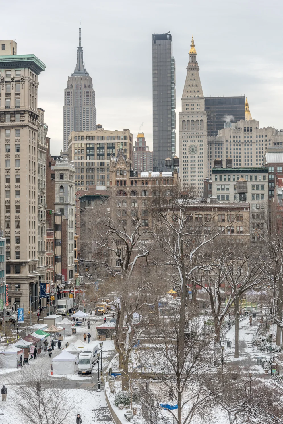 ROCK MAMA NYC LIFESTYLE BLOG - FIRST SNOW FALL OF 2015 AT UNION SQUARE PARK NEW YORK CITY