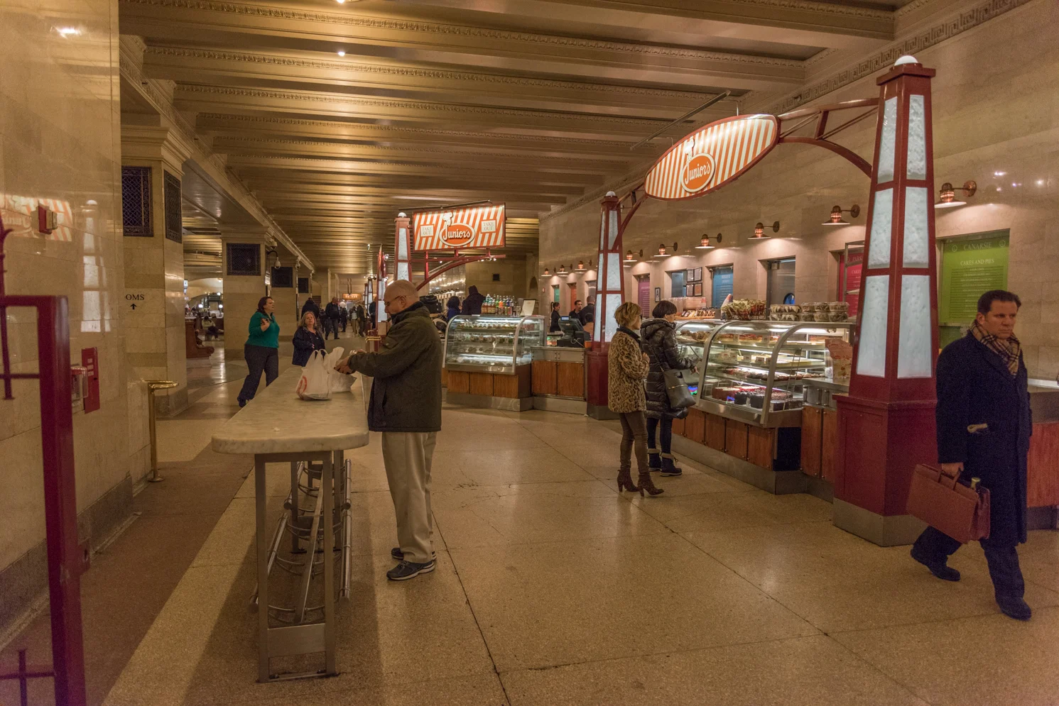 ROCK MAMA NYC LIFESTYLE BLOG - DINING CONCOURSE - GRAND CENTRAL STATION