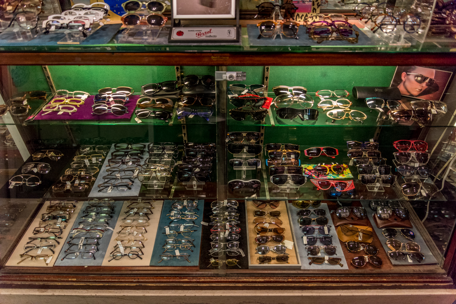 ROCK MAMA NYC LIFESTYLE BLOG - EAST VILLAGE VINTAGE EYEWEAR STORE - FABULOUS FANNYS