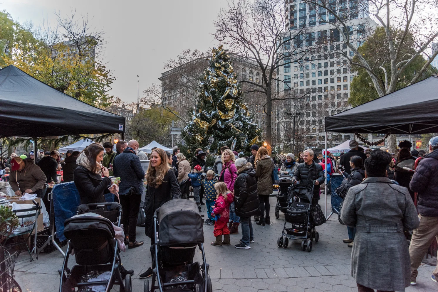 ROCK MAMA NYC LIFESTYLE BLOG - madison square park christmas tree lighting