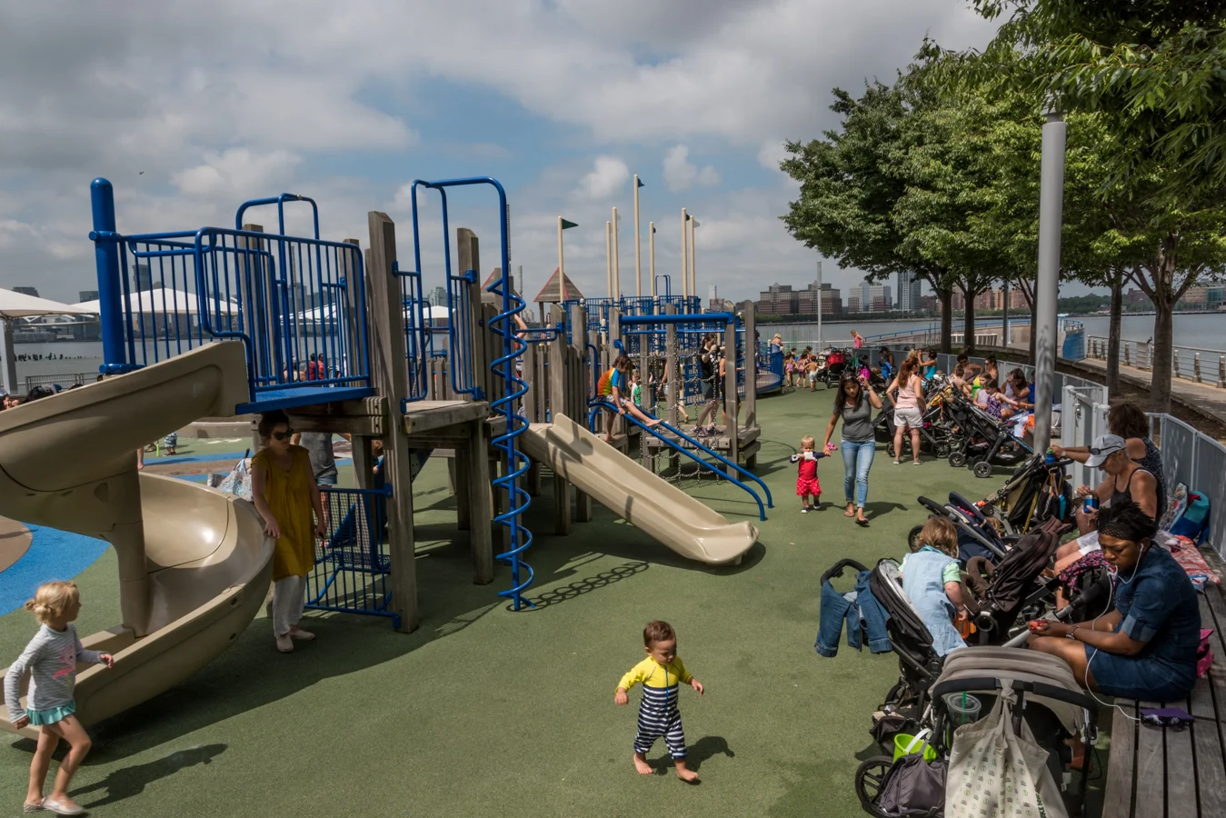 ROCK MAMA NYC LIFESTYLE BLOG-THE BEST KID'S WATER PARK IN NEW YORK CITY - PIER51